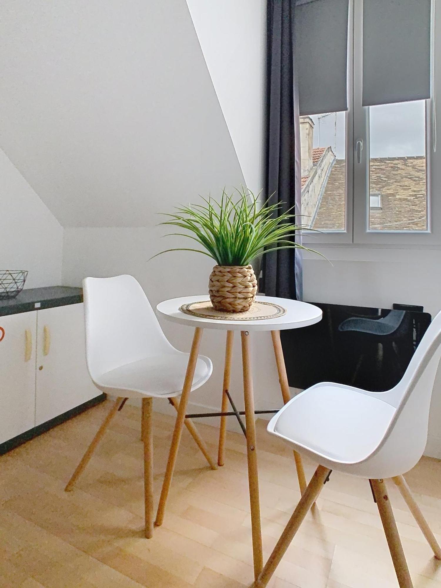 Le Briais Apartment Melun Exterior foto
